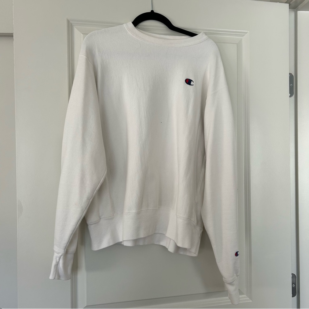 Champion heavy blend cotton crewneck sweatshirt in large 
Fits oversized 
Cotton